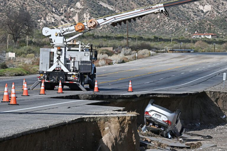 大氣河風暴  橫掃南加暴雨成災
