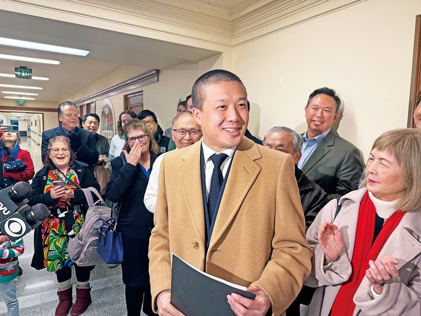 王兆倫宣布參選第四區市參事，表態支持平日重開大公路。記者陳程威攝