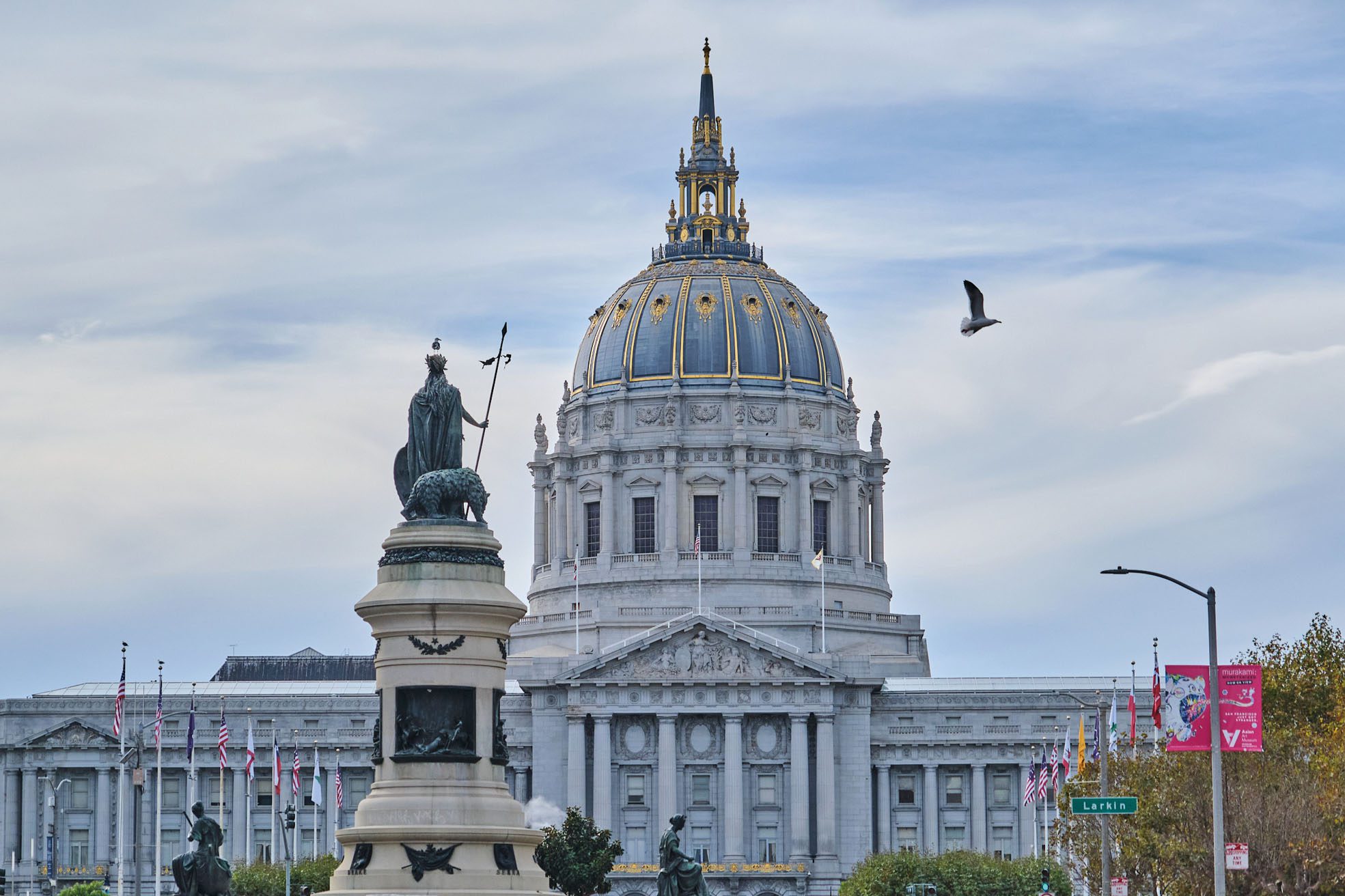 工作小組建議三藩市市府裁撤近半委員會。本報資料圖