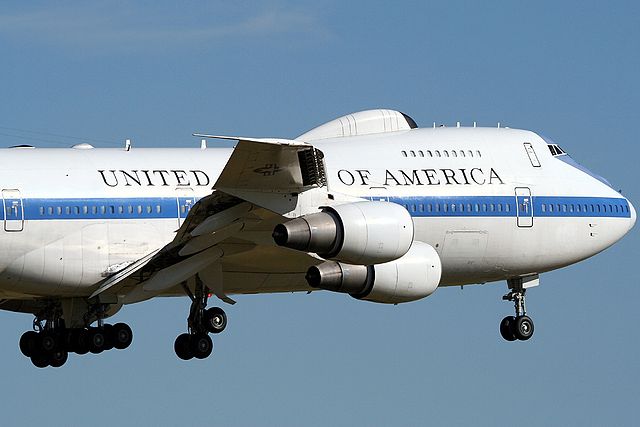 末日飛機降落洛杉磯引發全網恐慌！其實比起核戰，我們更該擔心的是……｜由衷之賢