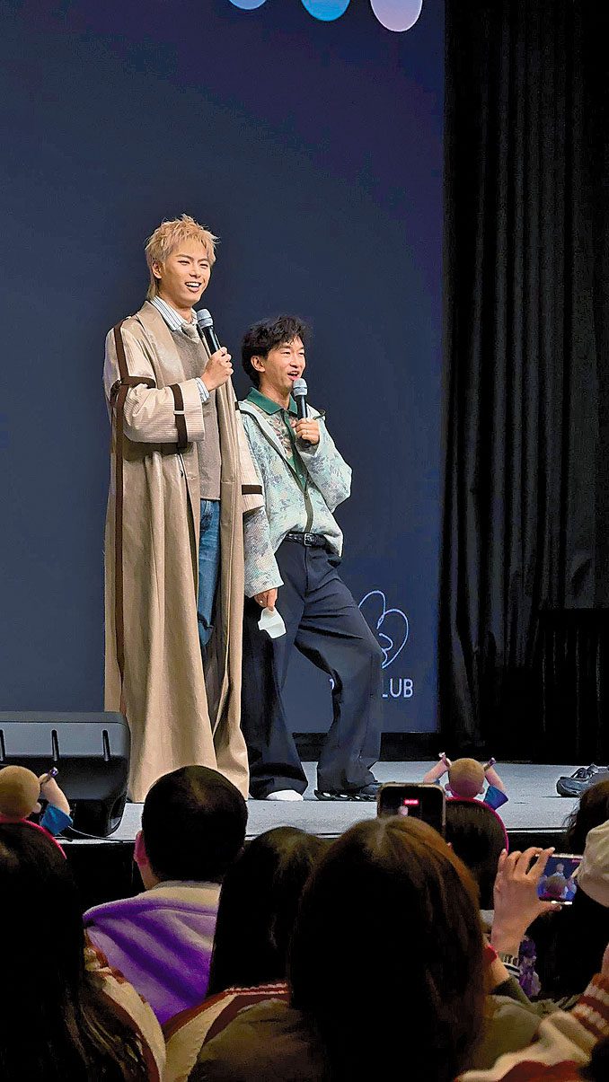 ■193生日派對邀得少爺占任司儀，更獲贈書籍。