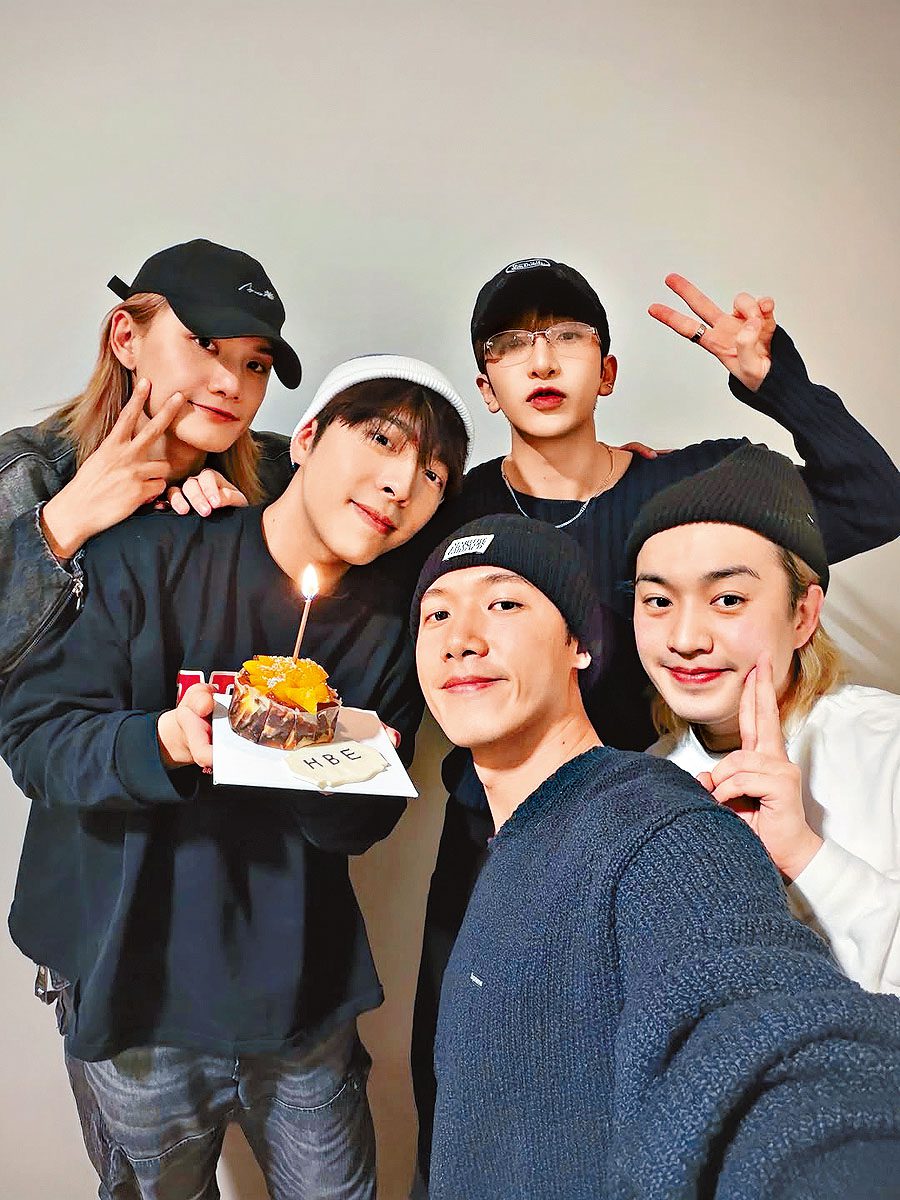 Edan早前生日獲MIRROR兄弟慶生。