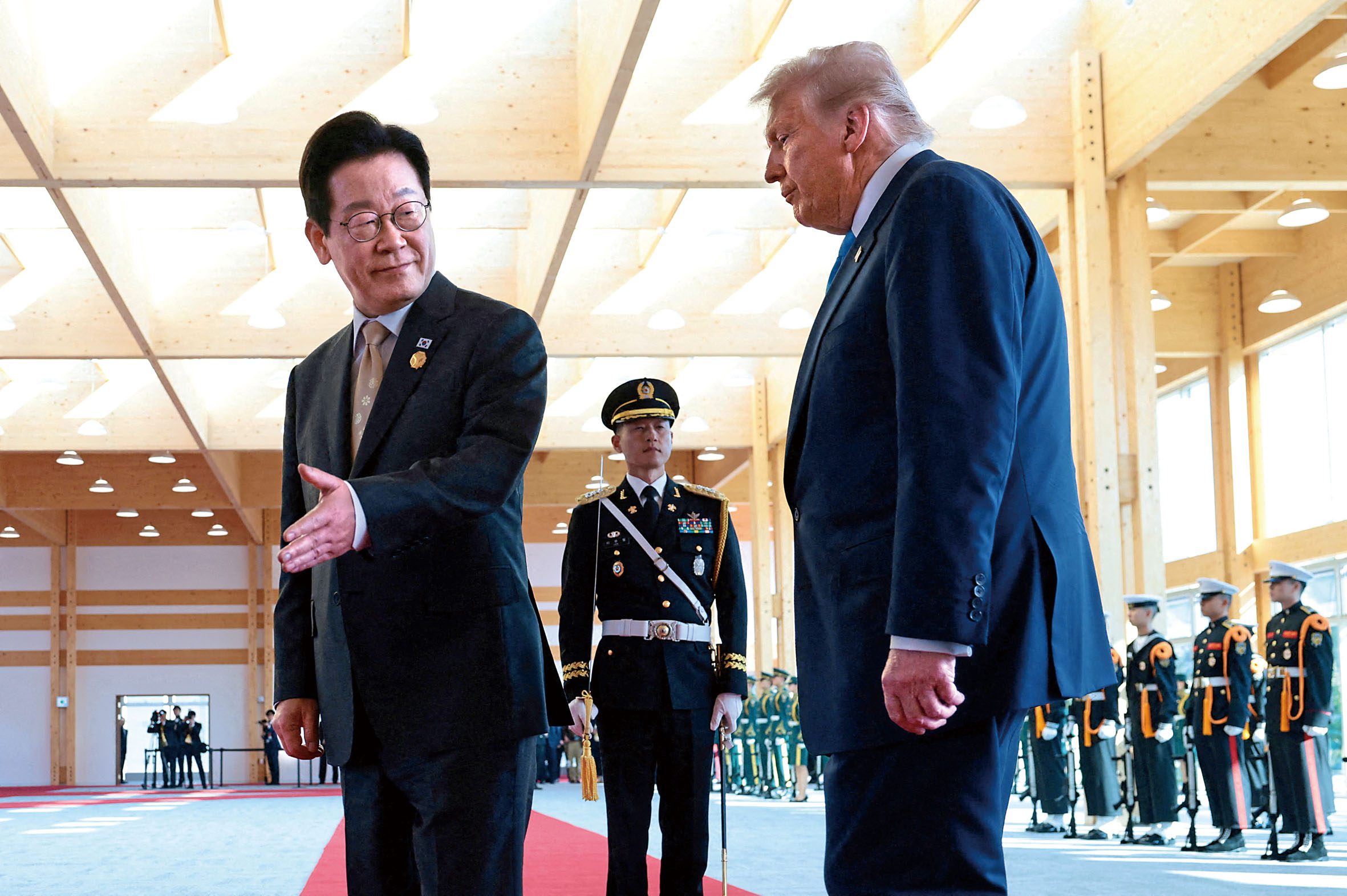 去年10月在韓國舉行的APEC峰會期間，李在明與特朗普會面。路透社資料圖片