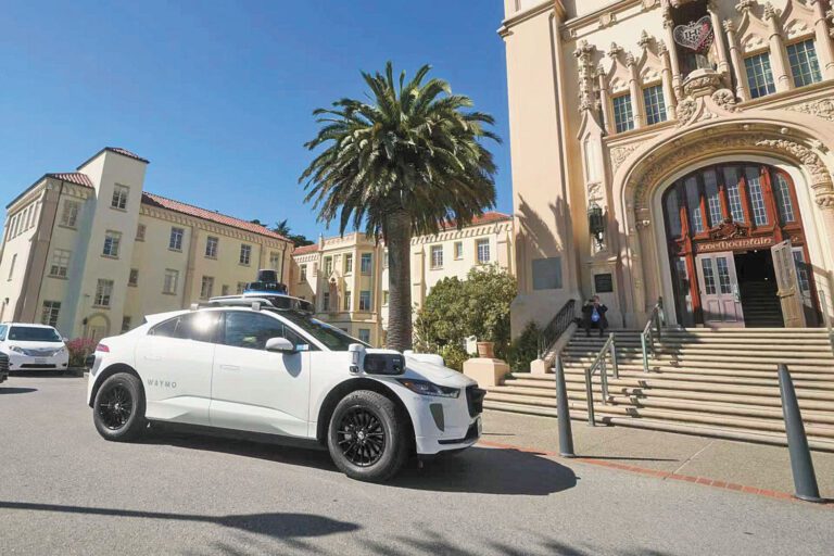 Waymo無人車小學外撞兒童