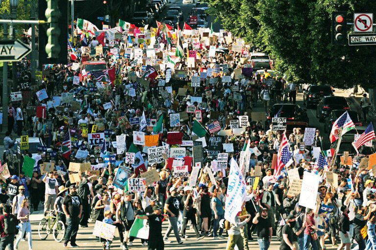 洛杉磯滿街示威者怒吼終結ICE暴力