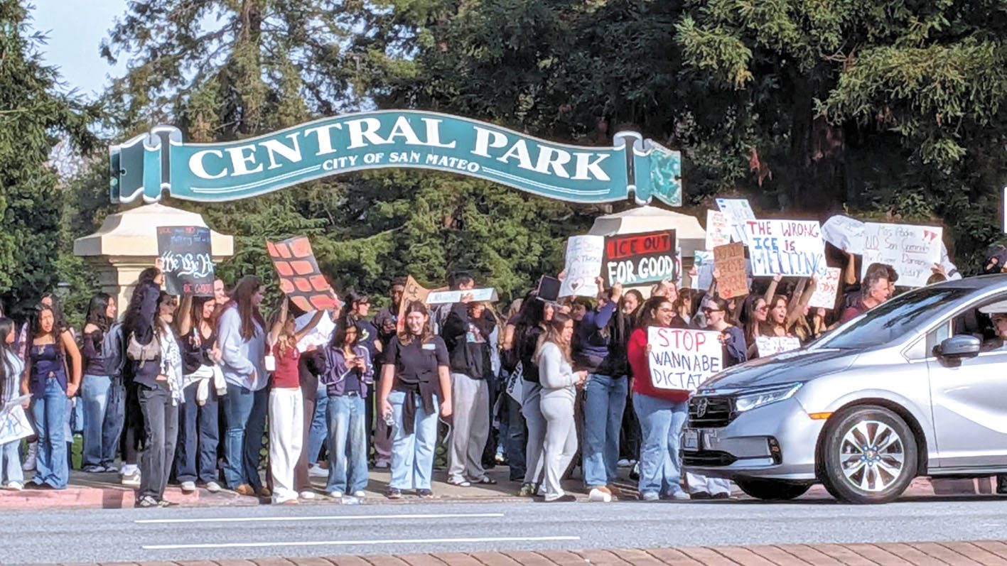 中半島聖馬刁市的學生和民眾抗議。本報記者攝