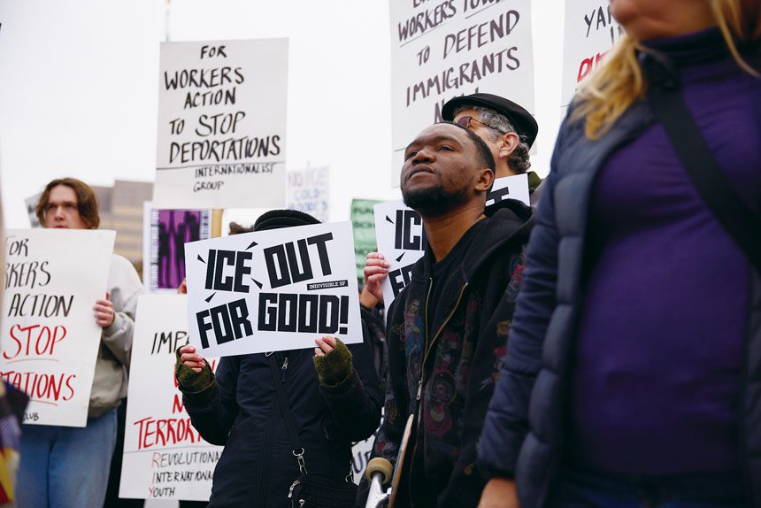 民眾此前在三藩市抗議ICE行動。本報資料圖