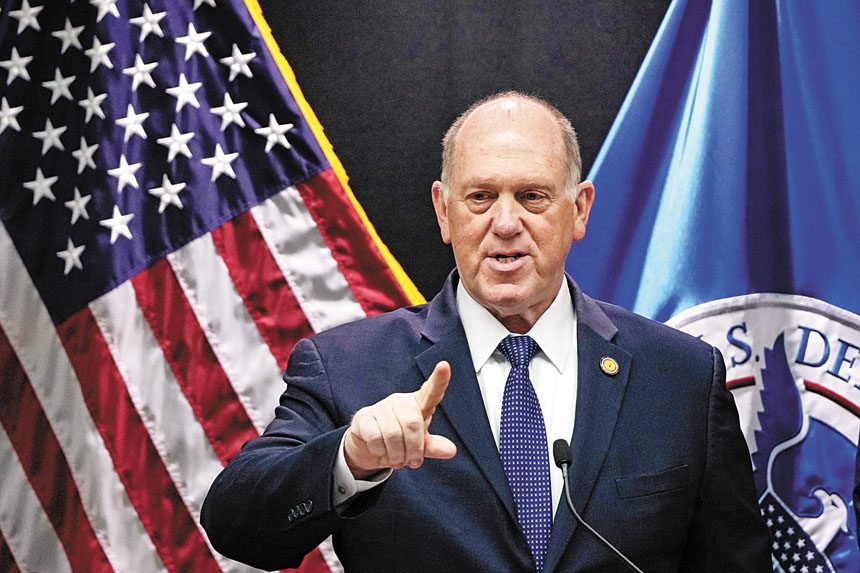 白宮「邊境沙皇」霍曼29日在明尼阿波利斯的惠普爾聯邦大樓舉行記者會。美聯社