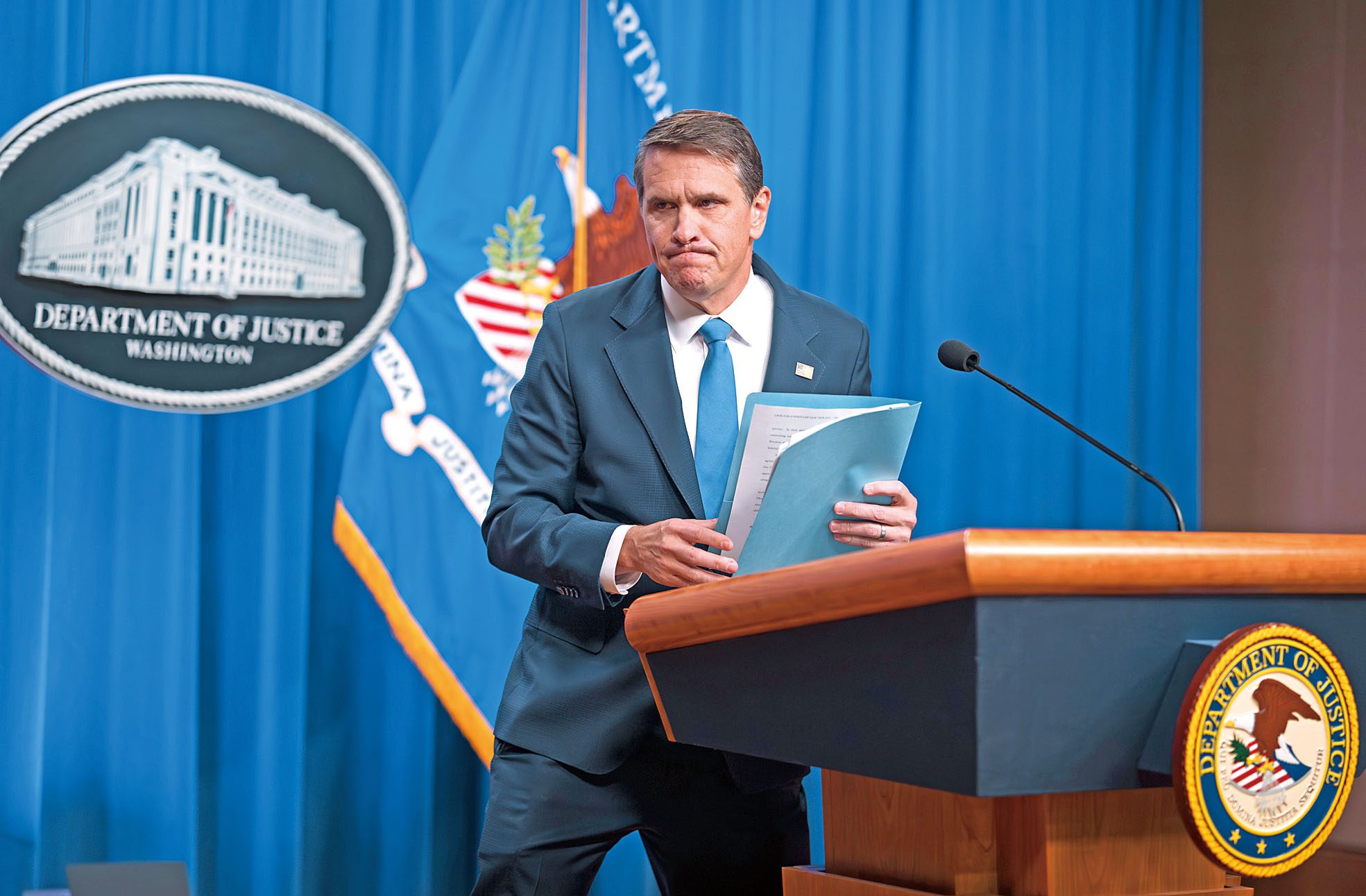 司法部公布新一批愛潑斯坦檔案文件，司法部副部長布蘭奇30日見記者。美聯社