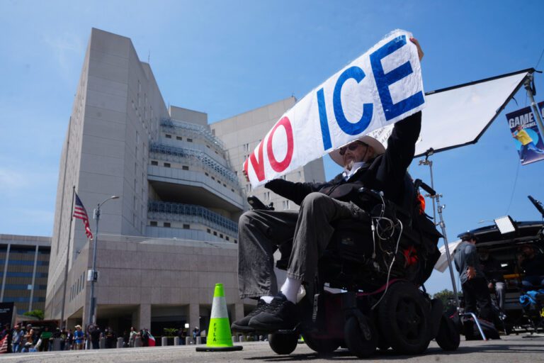 法官阻止加州禁止移民執法局特工戴口罩的法律生效