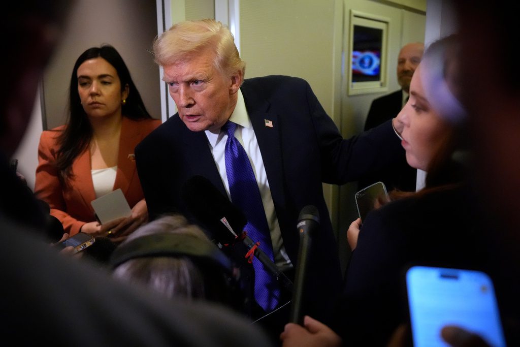 特朗普分享影片醜化奧巴馬夫婦 辯稱「沒看到」惹黨內外炮轟