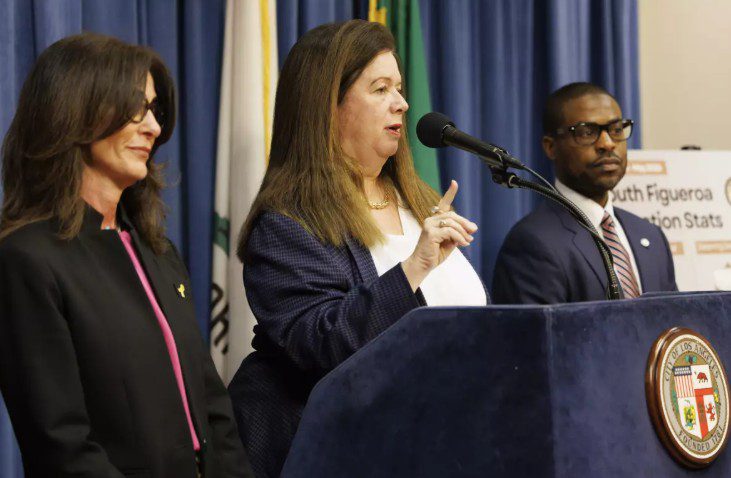 洛市遊民案律所合約 暴增近750萬元