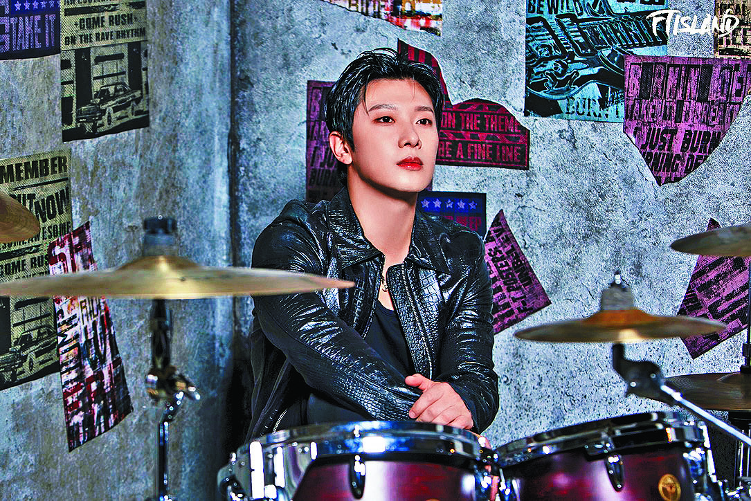 ■FTISLAND鼓手崔敏煥因脫水在台上暈倒。