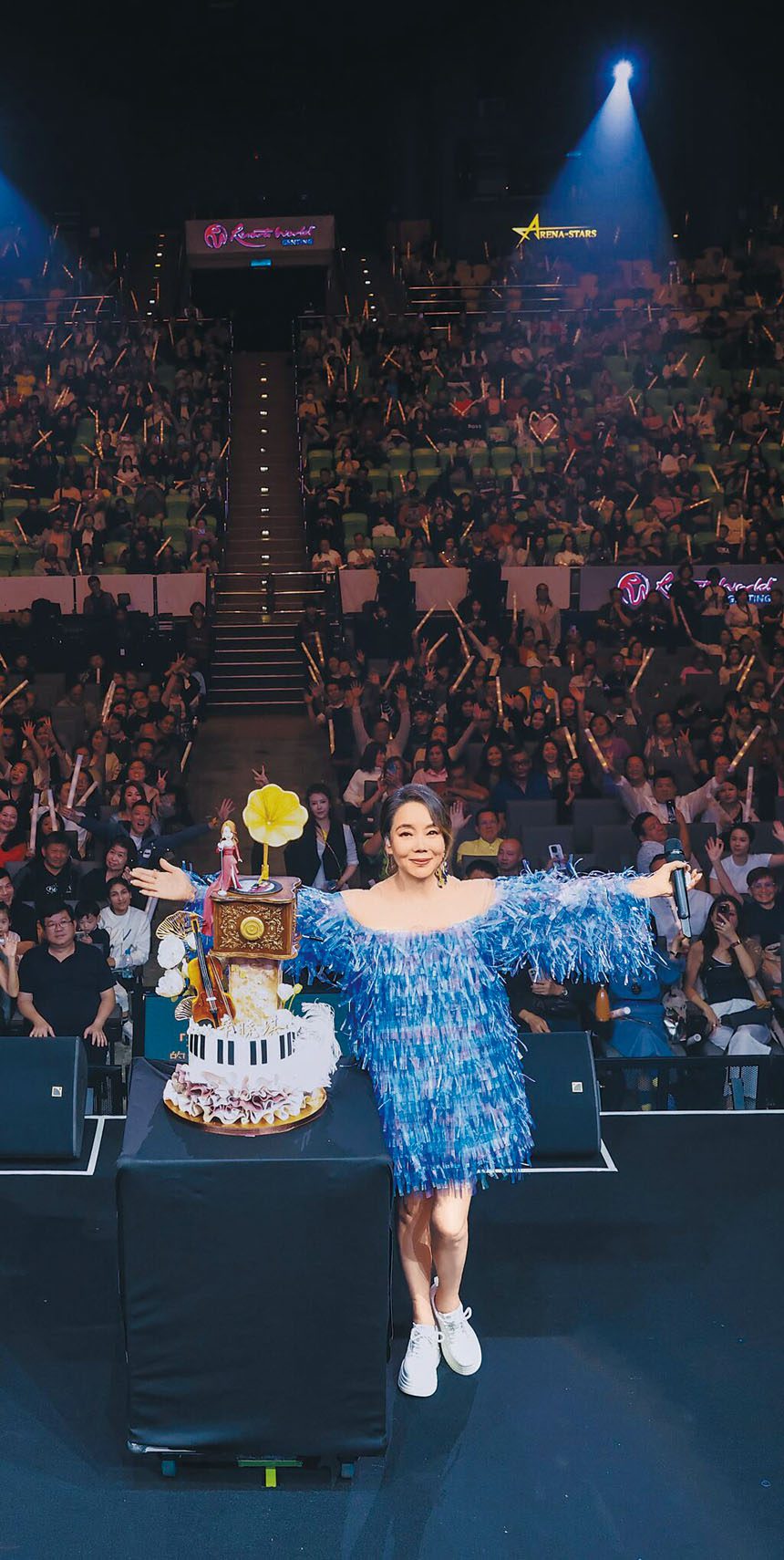 辛曉琪在雲頂演唱會上跟歌迷一起慶生。網上圖片