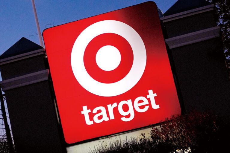 Target希望將裁員節省下來的錢投入一線門市的人力配置。美聯社資料圖片