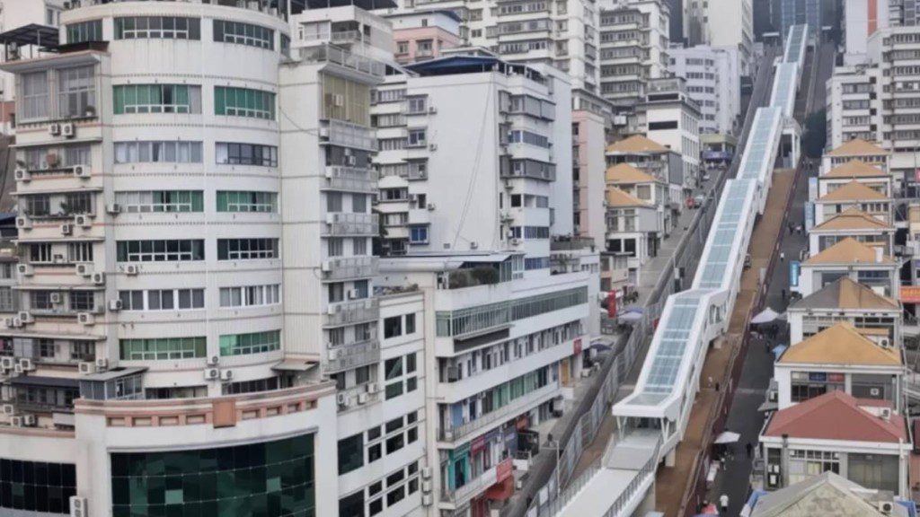 【魔幻重慶新地標】巫山神女大扶梯啟用！垂直242米直達山頂，通行時間大縮80%