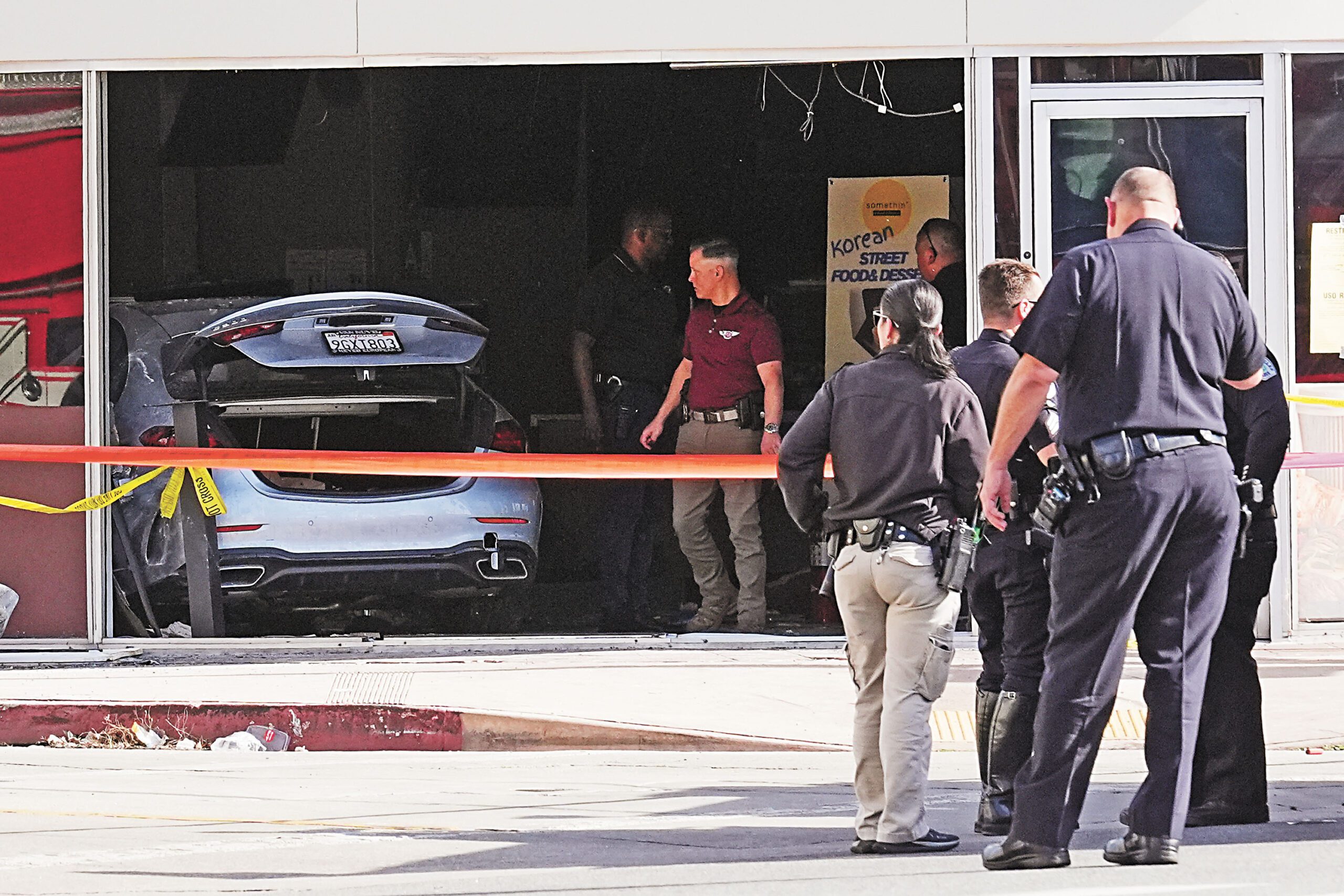 老婦駕車撞大華超市釀3死6傷