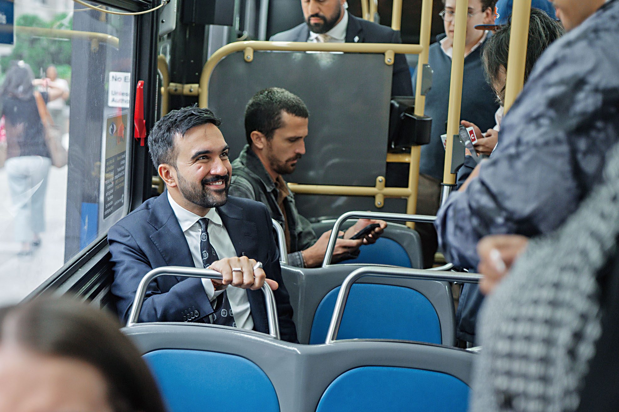 馬姆達尼競選核心承諾之一是推行免費巴士服務。 Olga Fedorova/紐約時報