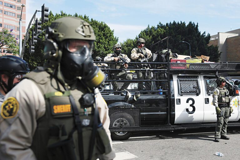 加州原定今年元旦生效的執法人員蒙面法律遭法官阻止。美聯社資料圖片