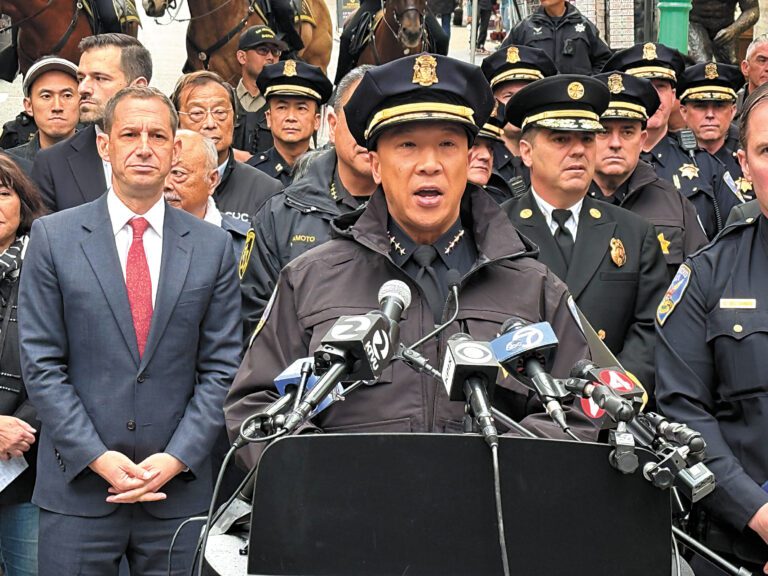 三藩市警察局長劉力一說明農曆新年期間的警力部署與語言支援措施。記者陳程威攝