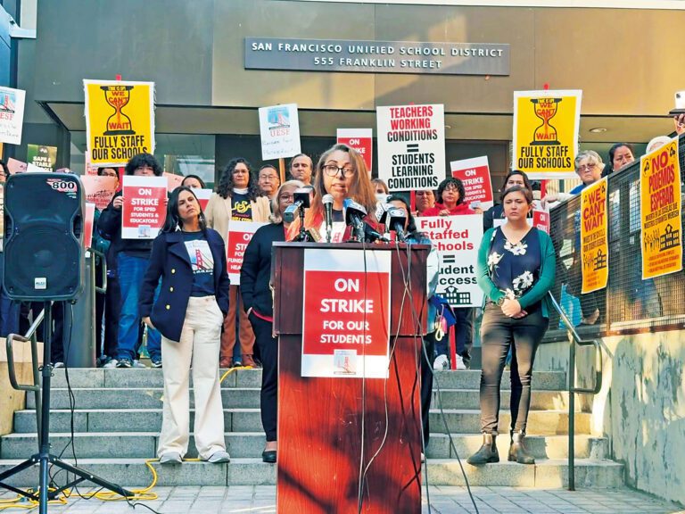 三藩市教師工會在校區行政大樓外開記者會，宣布2月9日(下周一)發動罷工。記者蘇婕雅攝