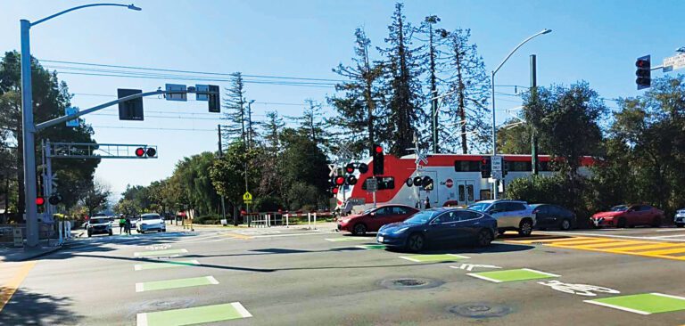 波羅阿多市Churchill大道鐵路道口於2月3日發生高中生輕生事件，鐵路緊貼波羅阿多高中校園。記者王蔚攝