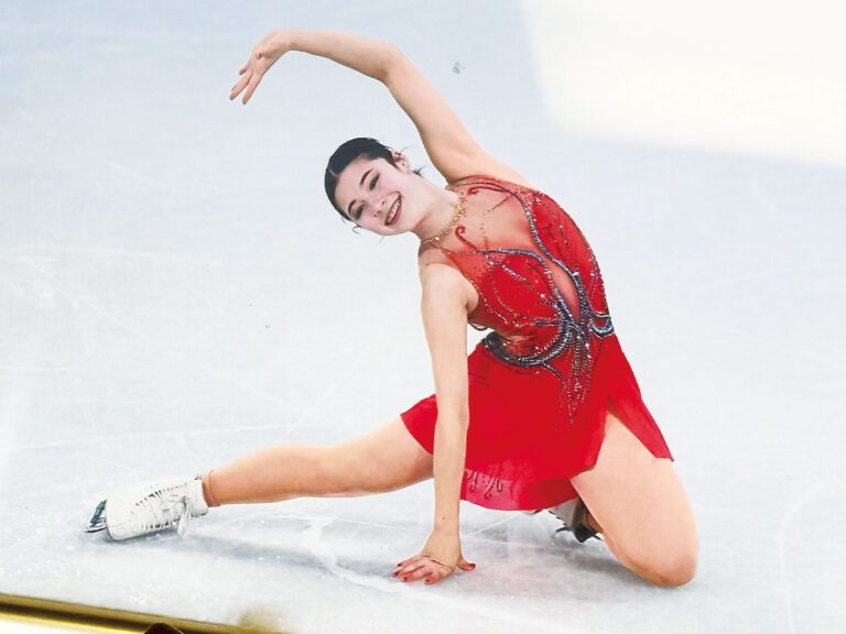 劉俊辦公室內陳列劉美賢出戰2022年北京冬奧的比賽照片。 記者陳程威翻攝