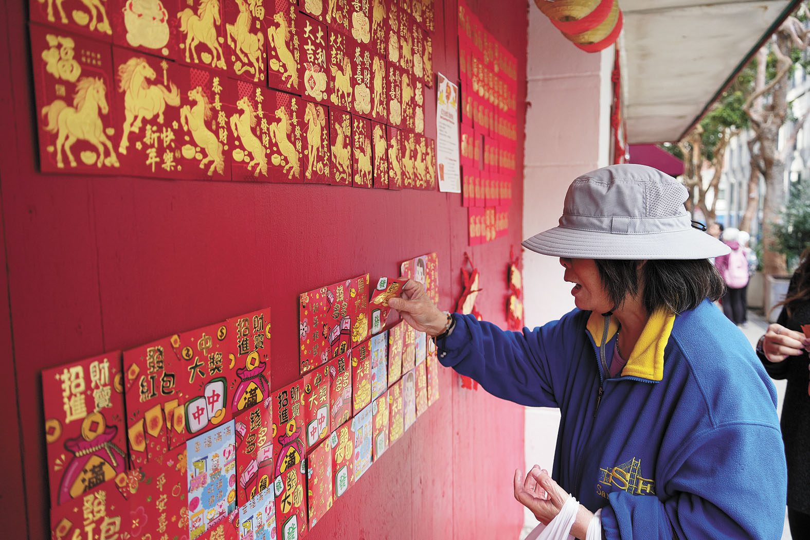 「緣分商遇里」將在情人節登場，圖為今年1月商遇里活動現場的利是封抽獎。記者黃偉江攝