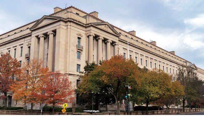 根據美國人事管理局的數據，司法部（如圖）在2024年11月至2025年11月期間流失了約8%的員工。美聯社