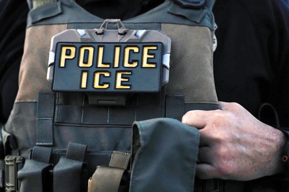 CBS報道，移民及海關執法局這一年來，逮捕的移民僅不到14%涉及暴力犯罪指控或定罪紀錄。美聯社
